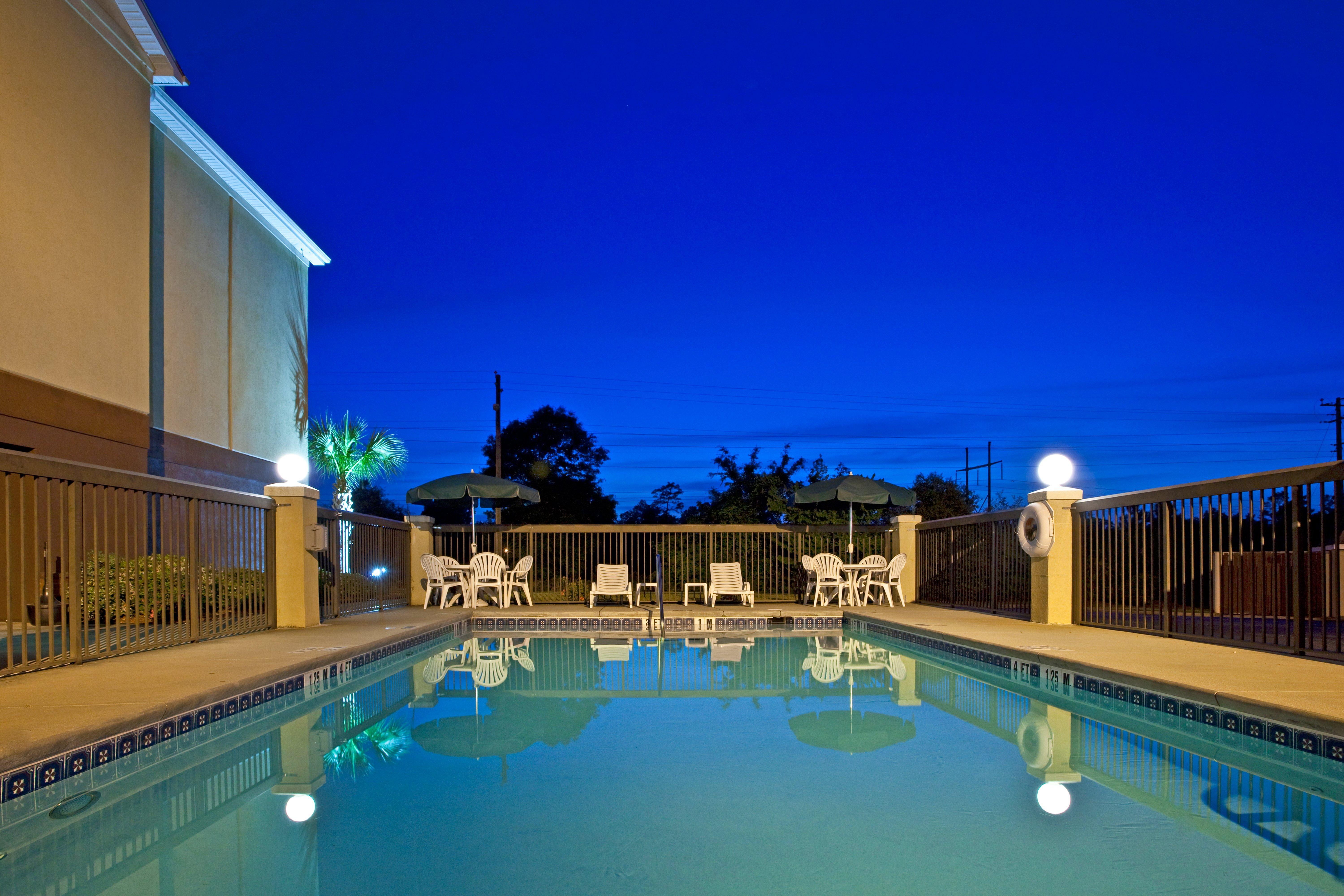 Holiday Inn Express & Suites Milton East I-10 By Ihg Buitenkant foto