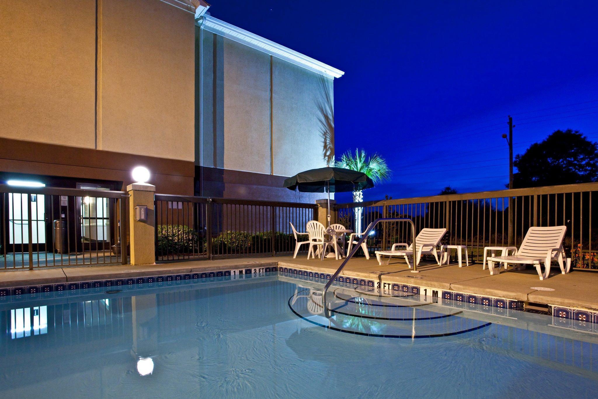 Holiday Inn Express & Suites Milton East I-10 By Ihg Buitenkant foto