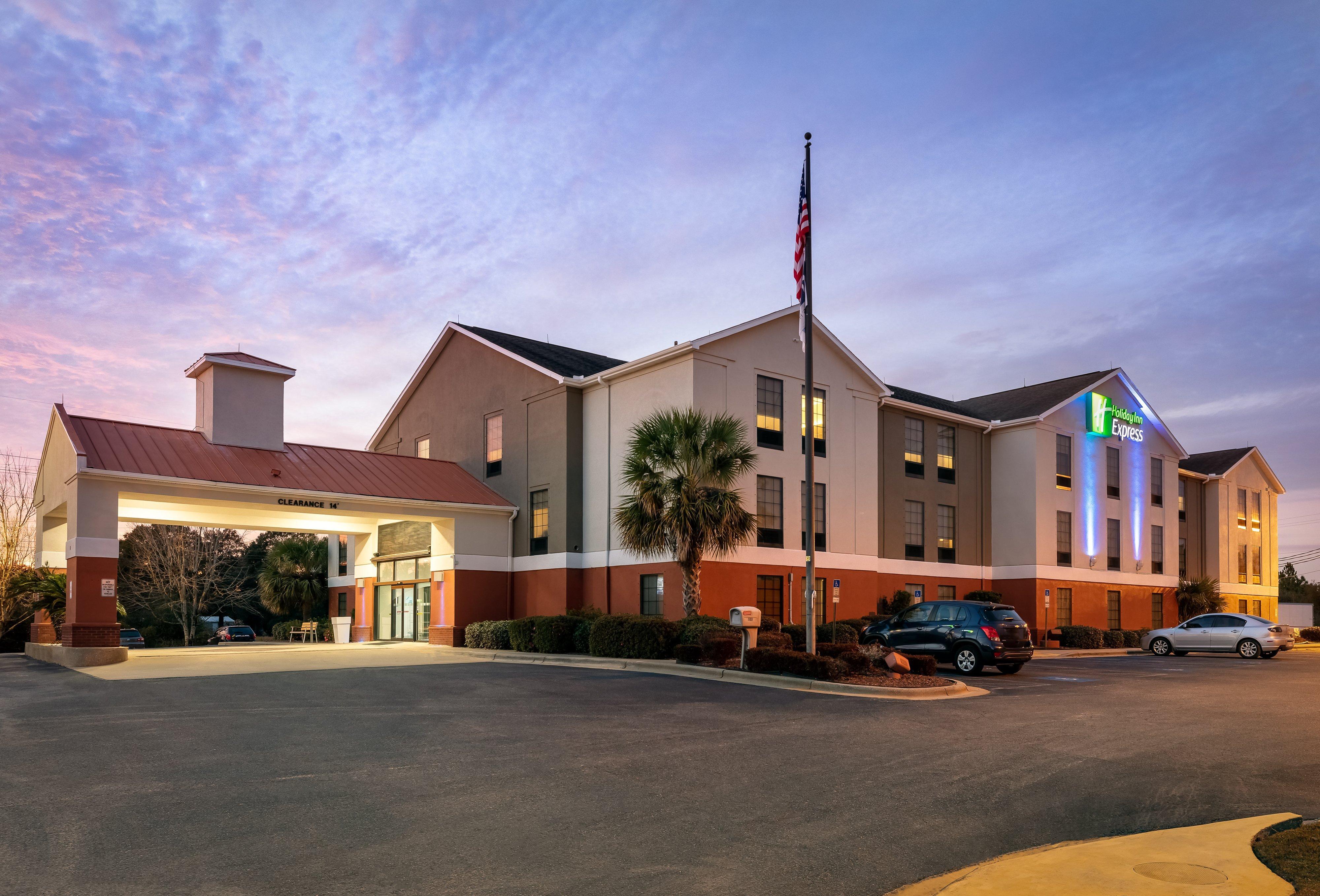 Holiday Inn Express & Suites Milton East I-10 By Ihg Buitenkant foto